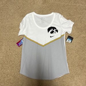 Ladies Sz M Iowa Hawkeyes short sleeve tee